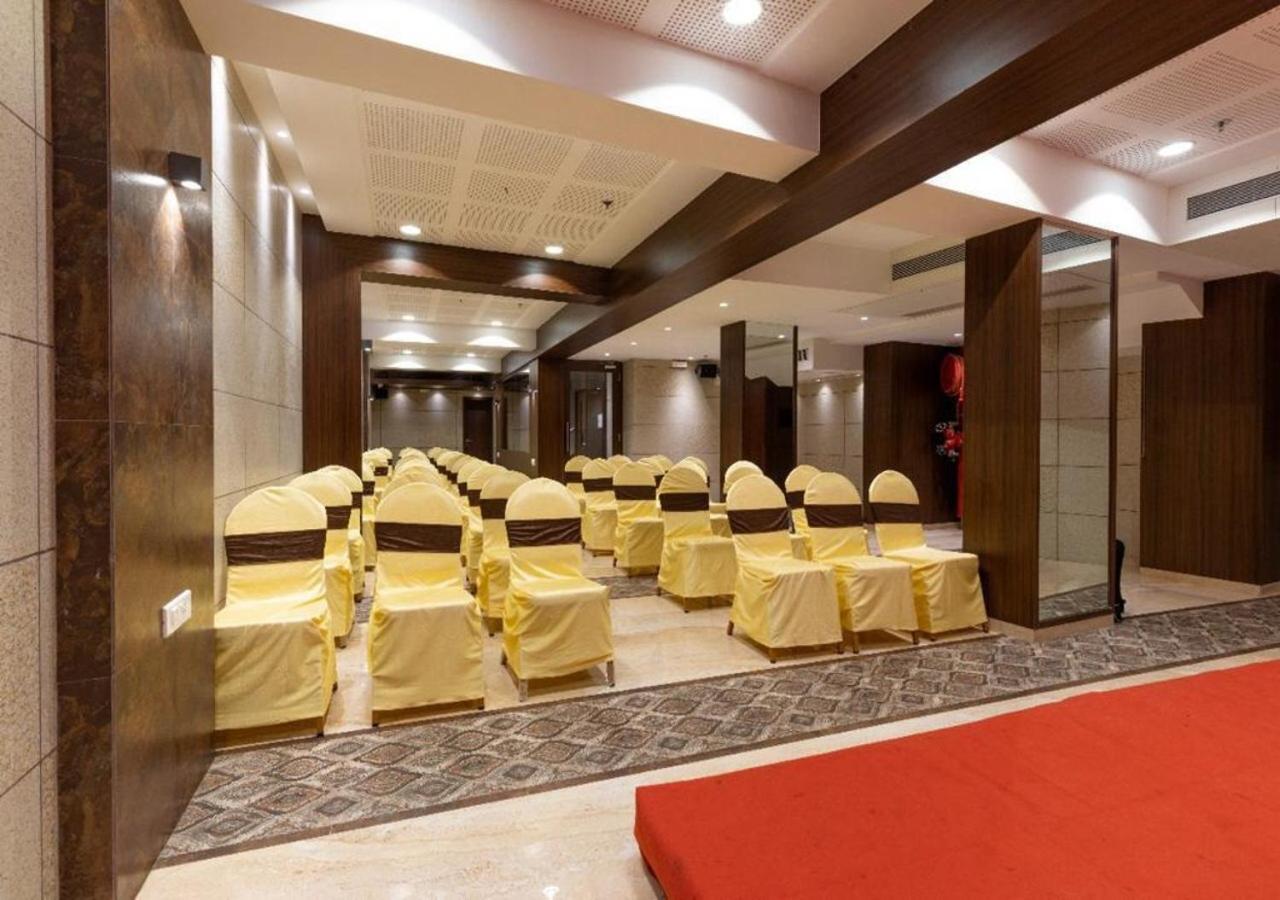 Hotel Laxvas Thane Esterno foto