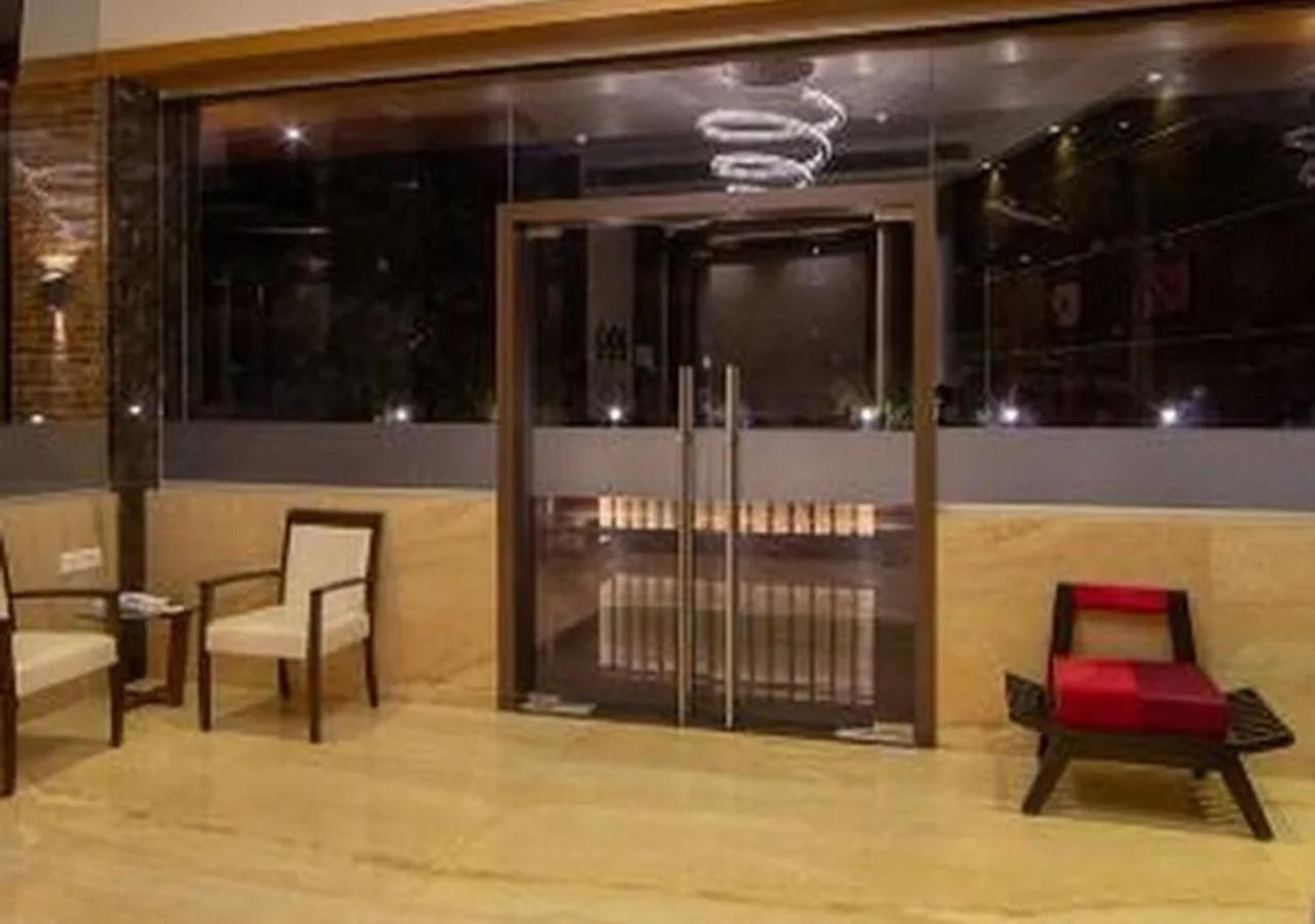 Hotel Laxvas Thane Esterno foto